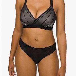 LULULEMON AWAKE TO LACE BRA  NWT size 32C